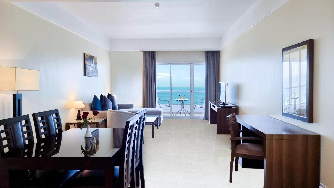 Ramada By Wyndham Beach Hotel Аджман Екстериор снимка